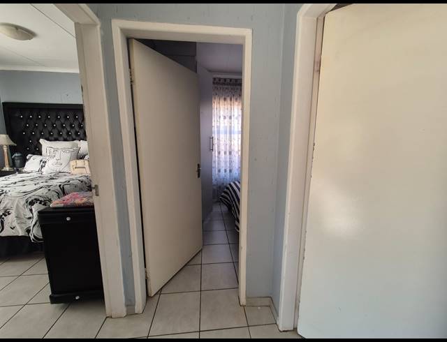 2 BEDROOM TOWNHOUSE FOR SALE IN STAALRUS